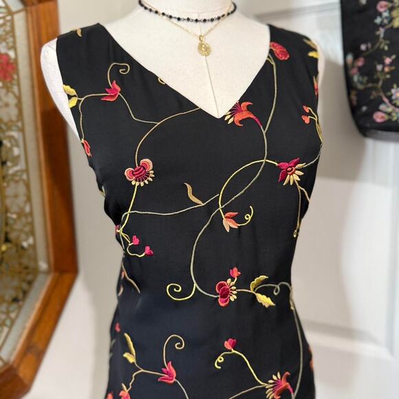 Josephine Chaus Black Silk & Multicolor Floral Embroidered V Neck Dark Fairy Top - Picture 2 of 8